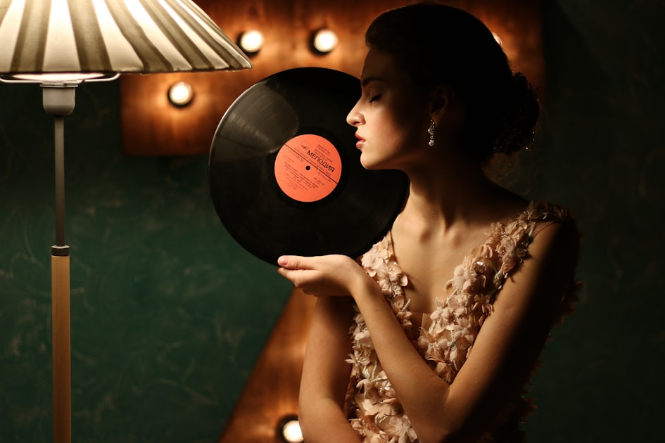 Discover LUNNA’s New EP